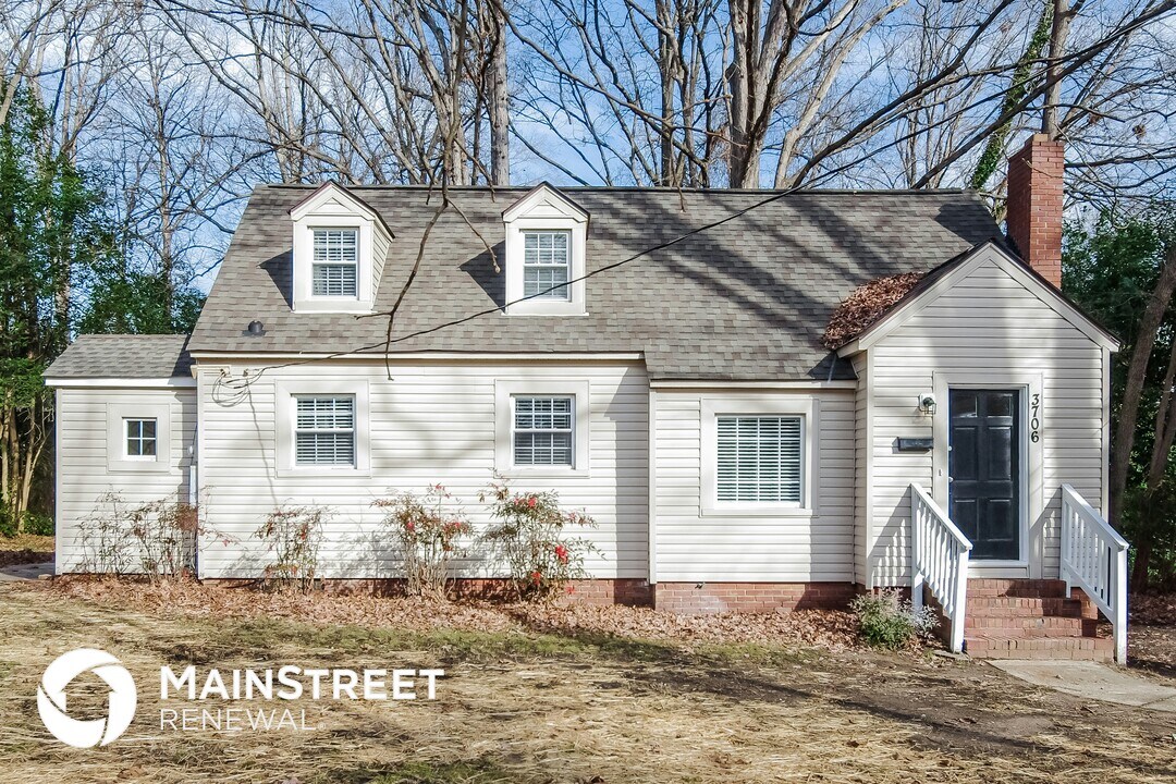 3706 Avalon Ave in Charlotte, NC - Foto de edificio