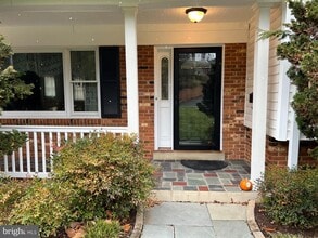 6830 Pacific Ln in Annandale, VA - Building Photo - Building Photo