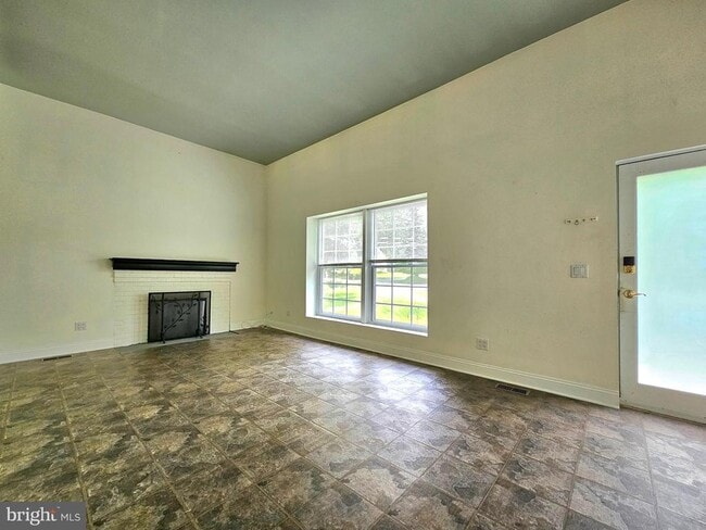 317 Adahi Rd SE in Vienna, VA - Foto de edificio - Building Photo