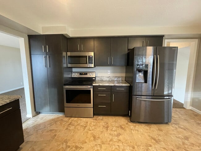 915 Emerson Way in Sparks, NV - Building Photo - Building Photo