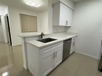 2810 N Oakland Forest Dr, Unit 106 in Oakland Park, FL - Building Photo - Building Photo