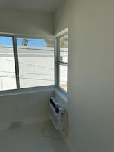 1943 71st St in Miami Beach, FL - Foto de edificio - Building Photo