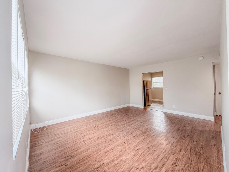 825 3rd St in West Palm Beach, FL - Building Photo
