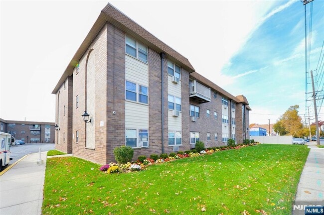 199 Bergen Turnpike in Ridgefield Park, NJ - Building Photo - Building Photo