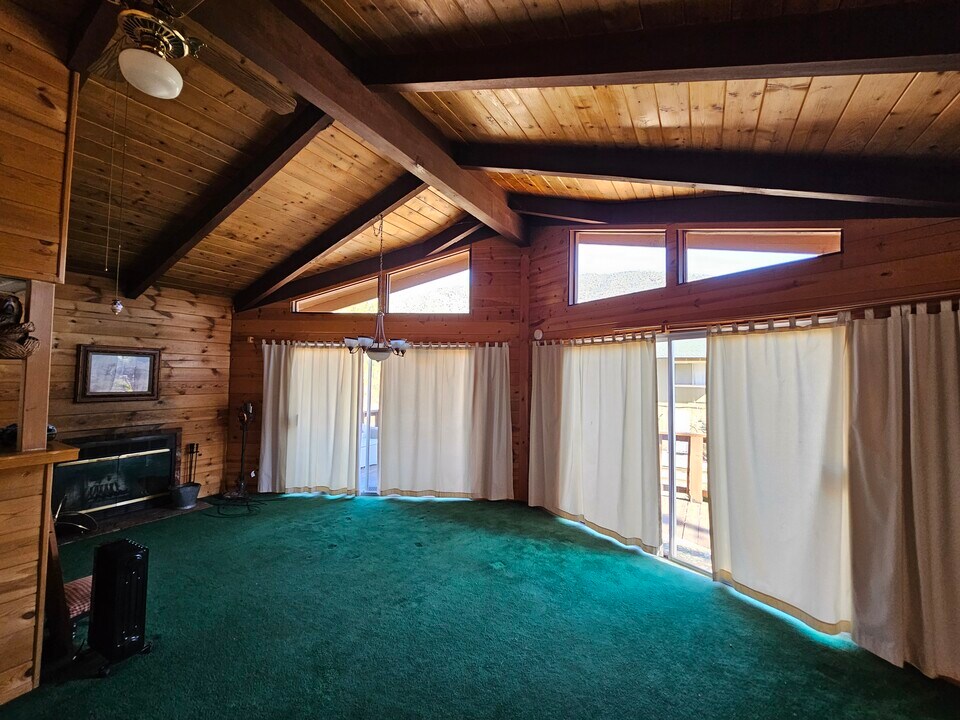 2321 Cypress Way in Pine Mountain Club, CA - Building Photo