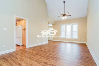 1665 SE Dalton Dr in Lee's Summit, MO - Building Photo - Building Photo