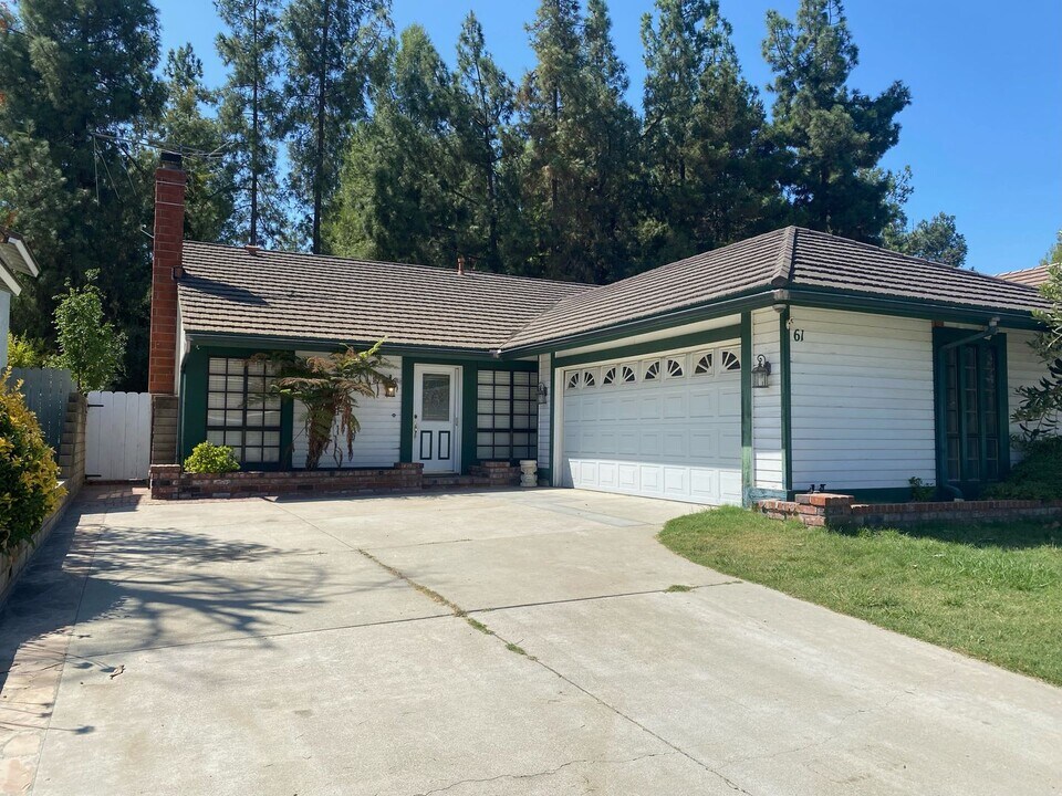 61 Meadow View Dr in Pomona, CA - Building Photo