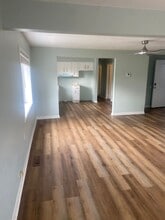 933 Roosevelt Blvd in Eleanor, WV - Foto de edificio - Building Photo