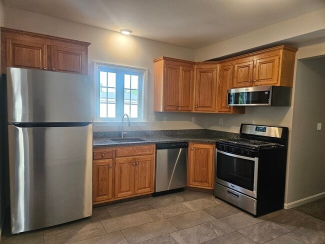 2 Lincoln St in Medway, MA - Building Photo - Building Photo