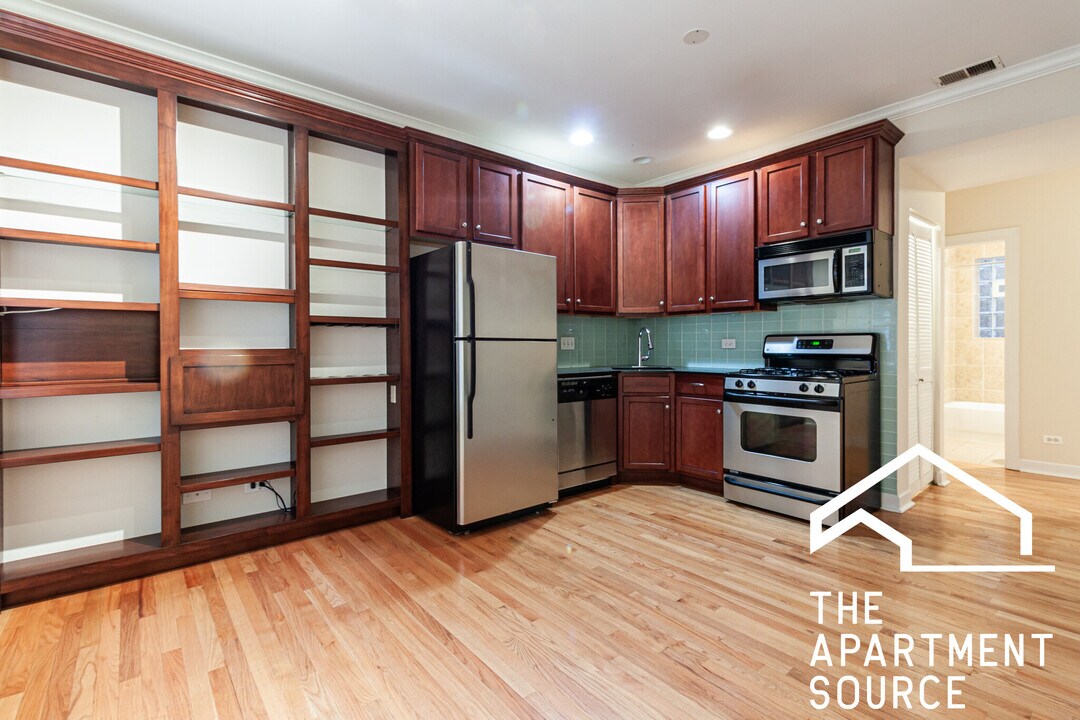 3246 N Clifton Ave, Unit E1 in Chicago, IL - Building Photo