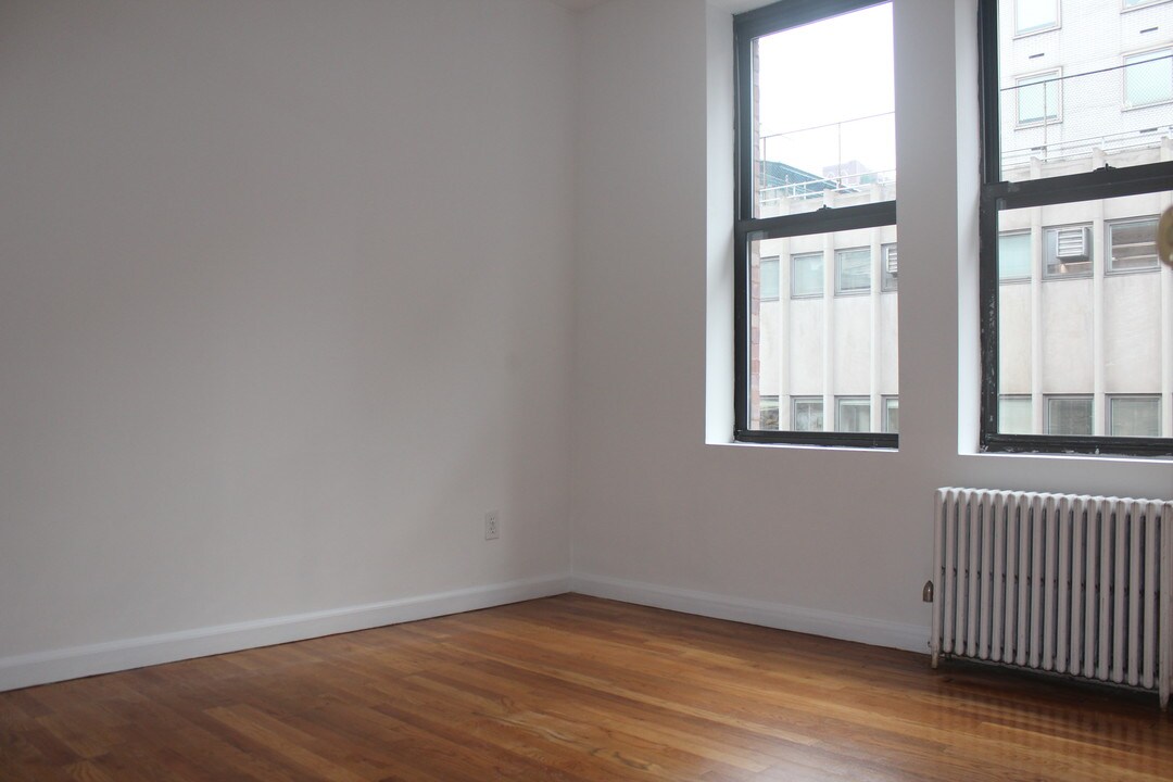 118 E 91st St in New York, NY - Building Photo