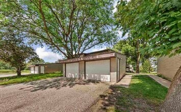1686 La Mar Dr in North Mankato, MN - Foto de edificio - Building Photo
