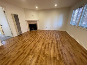 3529 E Broadway in Long Beach, CA - Building Photo - Building Photo