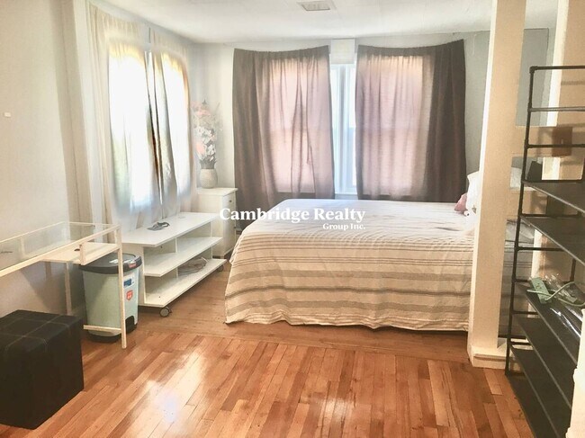 62 Woods Ave, Unit 2