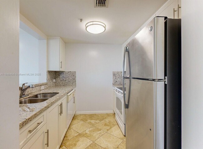900 SW 8th St in Miami, FL - Building Photo - Building Photo