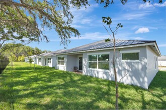 1100 Oak Rdg Dr in Fort Pierce, FL - Building Photo - Building Photo