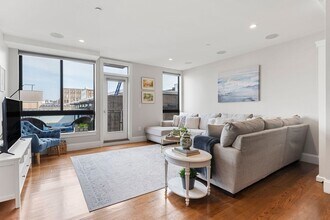 339 D St in Boston, MA - Foto de edificio - Building Photo