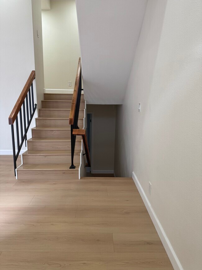 10911 Bluffside Dr in Studio City, CA - Building Photo - Building Photo