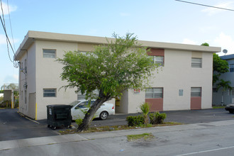 1125 W 71st St in Hialeah, FL - Foto de edificio - Building Photo