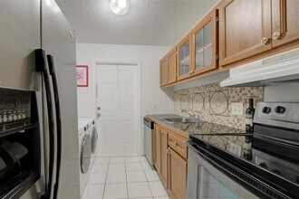 850 E Commercial Blvd, Unit 225 in Oakland Park, FL - Foto de edificio - Building Photo