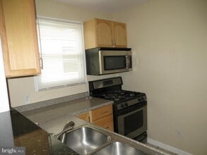 50 E Reed Ave in Alexandria, VA - Building Photo - Building Photo
