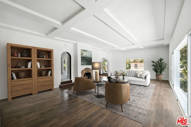 100 N Mansfield Ave in Los Angeles, CA - Building Photo - Building Photo