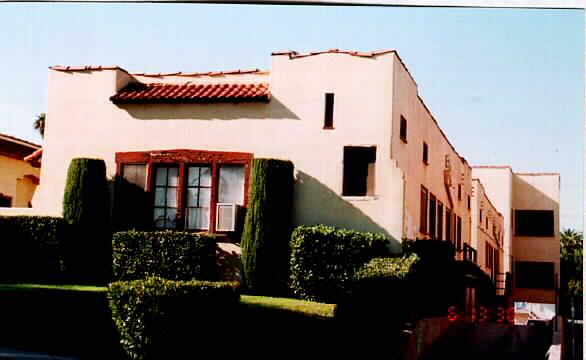Maxine Manor in Los Angeles, CA - Foto de edificio - Building Photo
