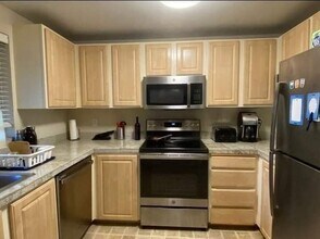 11107 NE 125th Ln, Unit F122 in Kirkland, WA - Foto de edificio - Building Photo