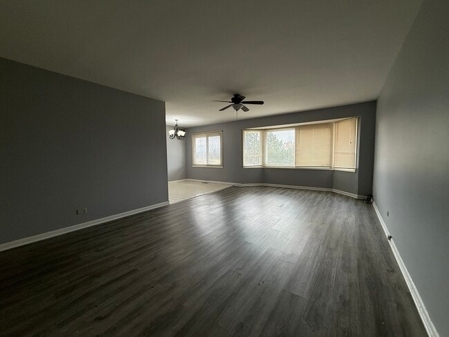 3108 Roberts Dr in Woodridge, IL - Building Photo - Building Photo