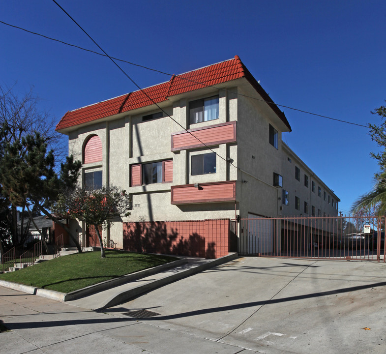 511 N Avenue 66 in Los Angeles, CA - Building Photo