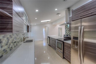 2493 Andros Ln in Fort Lauderdale, FL - Building Photo - Building Photo