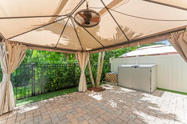 100 Monterey Bay Dr in Boynton Beach, FL - Building Photo - Building Photo