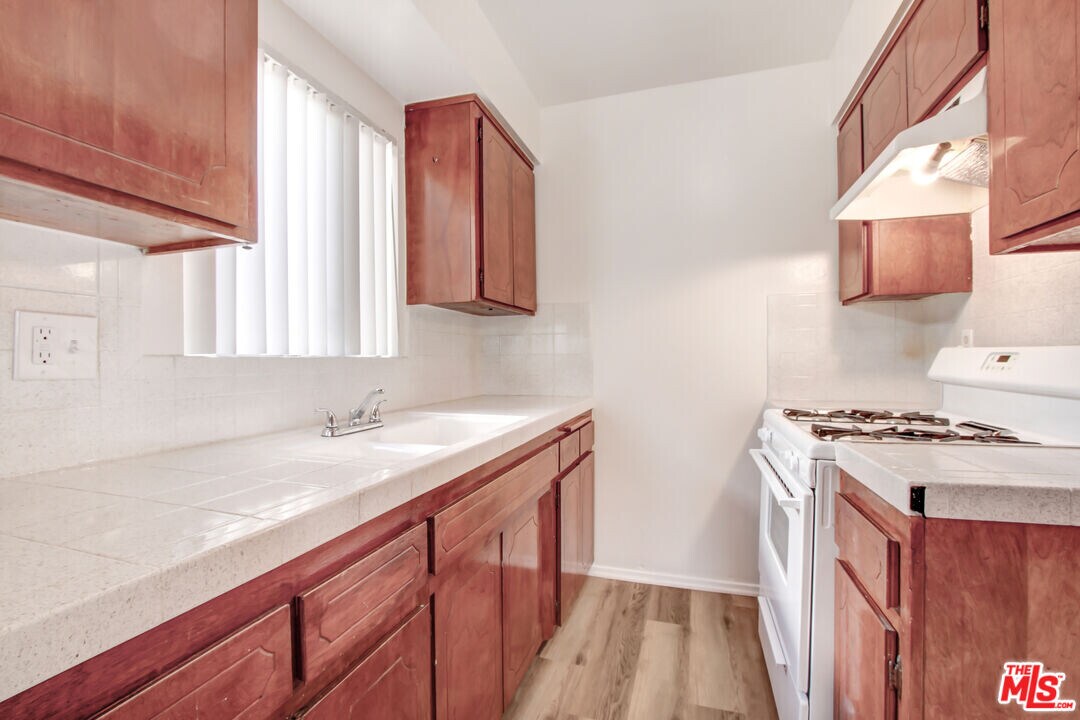 14108 Doty Ave in Hawthorne, CA - Building Photo