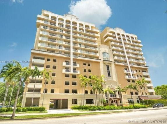 2425 SW 27th Ave in Coral Gables, FL - Foto de edificio - Building Photo