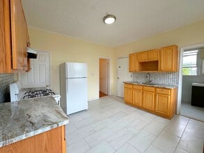 184 Knickerbocker Ave, Unit 3rd Floor in Paterson, NJ - Building Photo - Building Photo