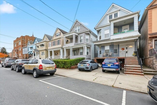 98 W 47th St in Bayonne, NJ - Building Photo - Building Photo