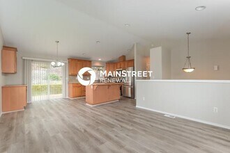 1417 200th St Ct E in Spanaway, WA - Foto de edificio - Building Photo