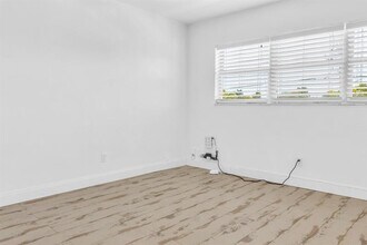 2455 NE 51st St in Fort Lauderdale, FL - Building Photo - Building Photo