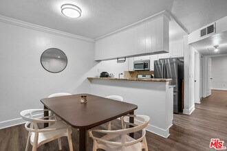 7035 Woodley Ave in Los Angeles, CA - Building Photo - Building Photo