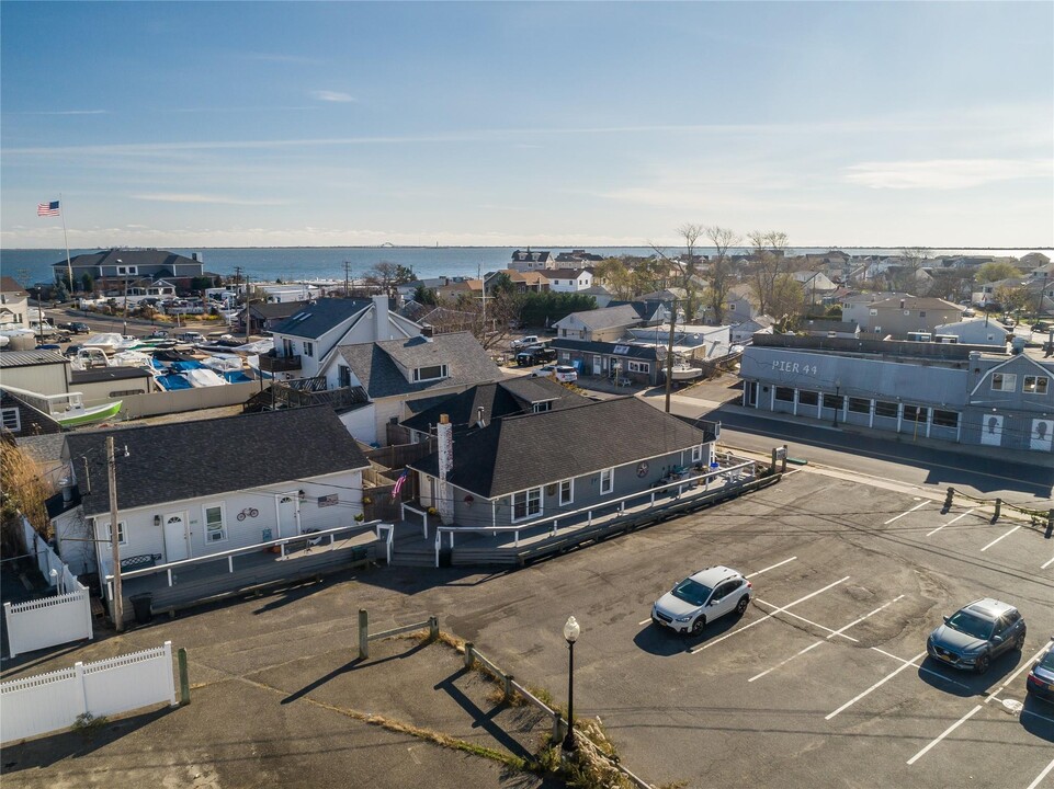 441 Fire Island Ave-Unit -441 in Babylon, NY - Building Photo