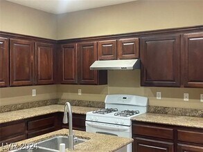 5079 W Moberly Ave in Las Vegas, NV - Building Photo - Building Photo