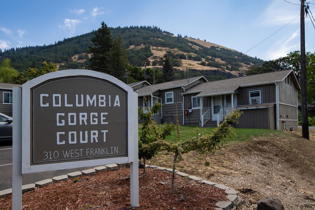 Columbia Gorge Court in Bingen, WA - Building Photo