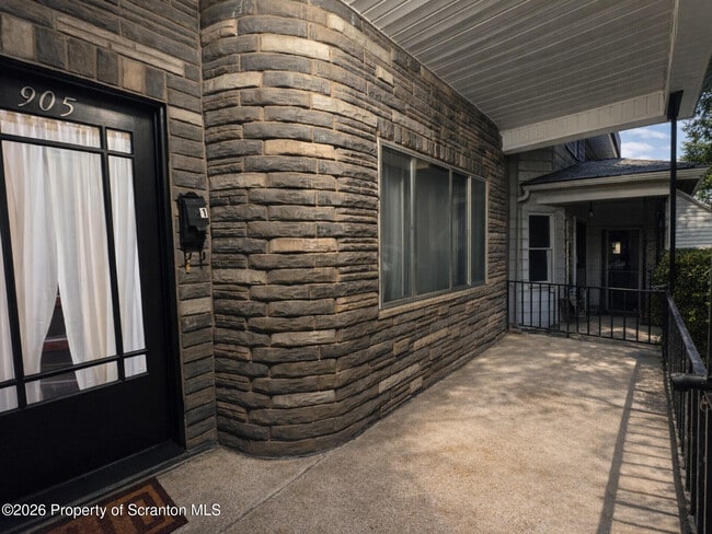 property at 905 Quincy Ave