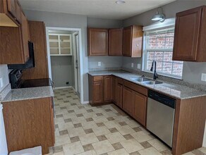 16904 Meadow Lake Cir in Newalla, OK - Building Photo - Building Photo