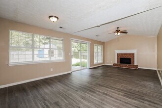 2442 Rosedale Creek Dr in Snellville, GA - Foto de edificio - Building Photo