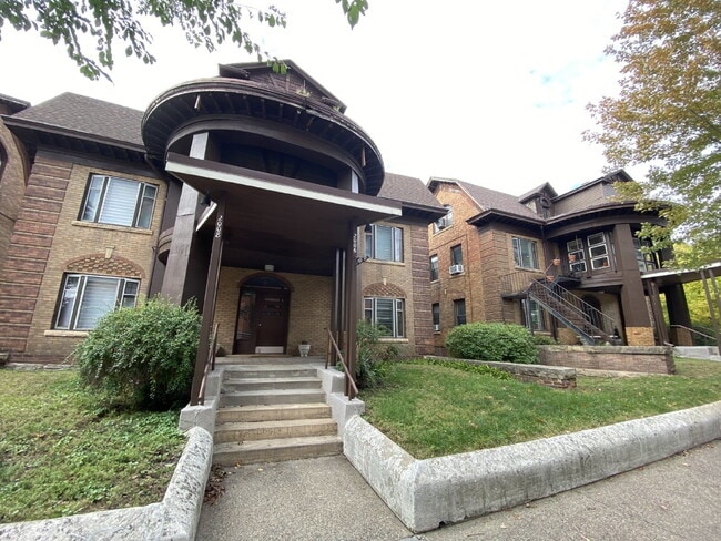 2000-2002 Dupont Ave S in Minneapolis, MN - Building Photo - Building Photo