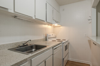 Clarkston Oaks Apartments in Clarkston, GA - Foto de edificio - Interior Photo