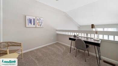 50 Canterfield Pkwy W, Unit 933 in West Dundee, IL - Foto de edificio - Building Photo