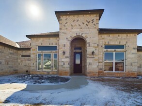 713 Shumard Ln in Fredericksburg, TX - Foto de edificio - Building Photo