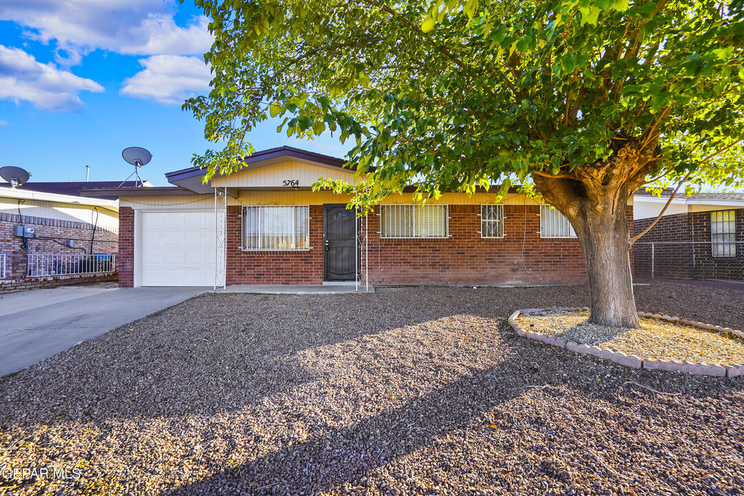 5764 Sweetwater Dr in El Paso, TX - Building Photo